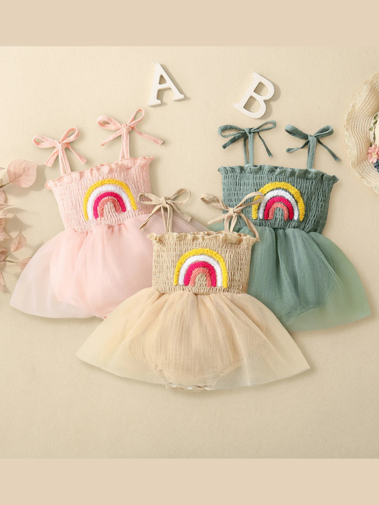 3色展開のレインボー刺繍キャミソールワンピースの集合イメージ
