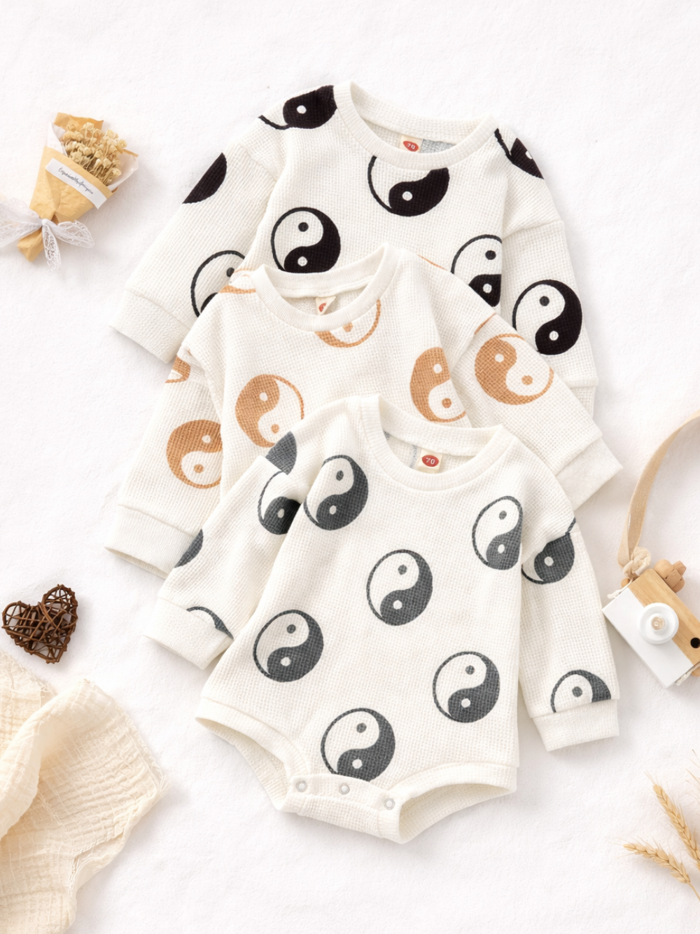 陰陽プリントのベビー長袖ロンパース3枚の全体イメージ
