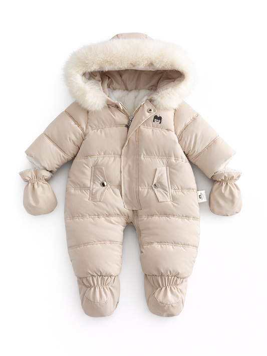 ジッパー開閉がしやすいベビー防寒カバーオール胸元
