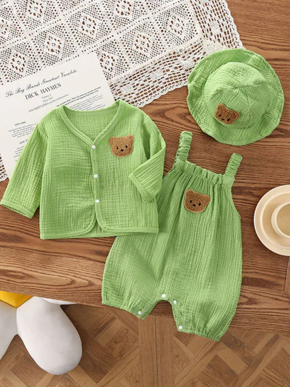 ガーゼ3点セット グリーン カーディガン・サスペンダーロンパース・帽子 フラットレイ
