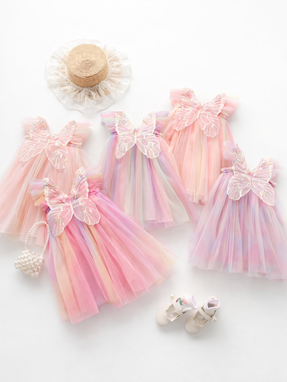 女の子レインボーチュールワンピース 複数カラーの集合フラットレイ（リボン付き）
