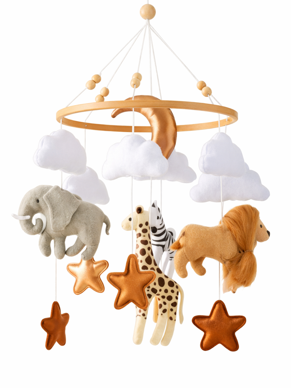 ベビー用木製モビール（雲・月・サファリ動物モチーフ）。木製リングにフェルトのゾウ、キリン、シマウマ、ライオンと白い雲、ブラウンの星が吊り下がったナチュラルデザイン。
