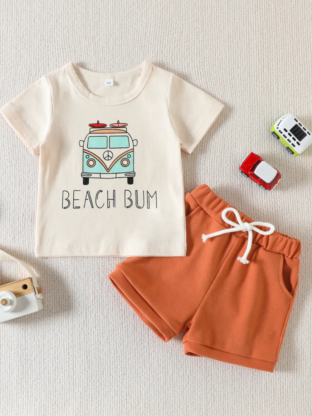 バスプリント半袖Tシャツとテラコッタショートパンツの男の子2点セット
