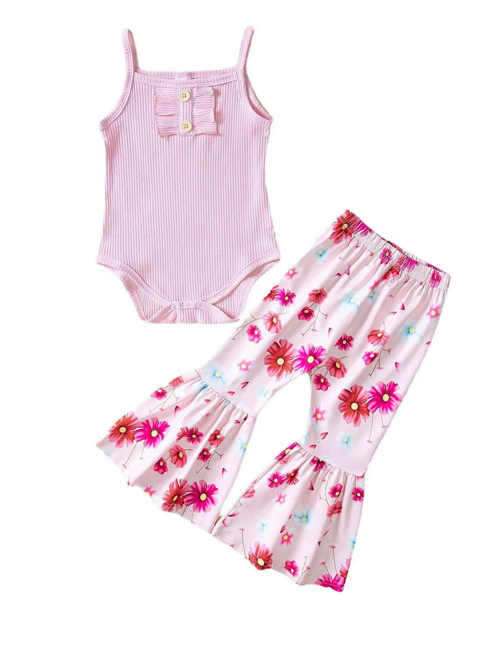 ピンクの肩紐ボディスーツと花柄フレアパンツのセット全体
