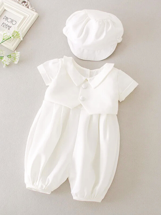 ホワイトの丸襟半袖カバーオールとベビーハットの2点セット
