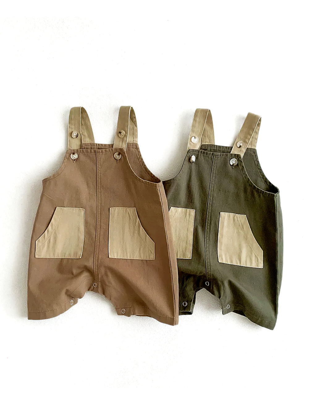 ベビーサスペンダーパンツ グリーン・カーキの2色 全体イメージ
