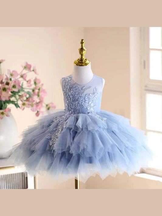 レース装飾が映えるブルーのプリンセスチュチュドレスの全体イメージ
