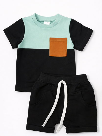 ブラックの配色バイカラー半袖トップスとショートパンツの上下セット
