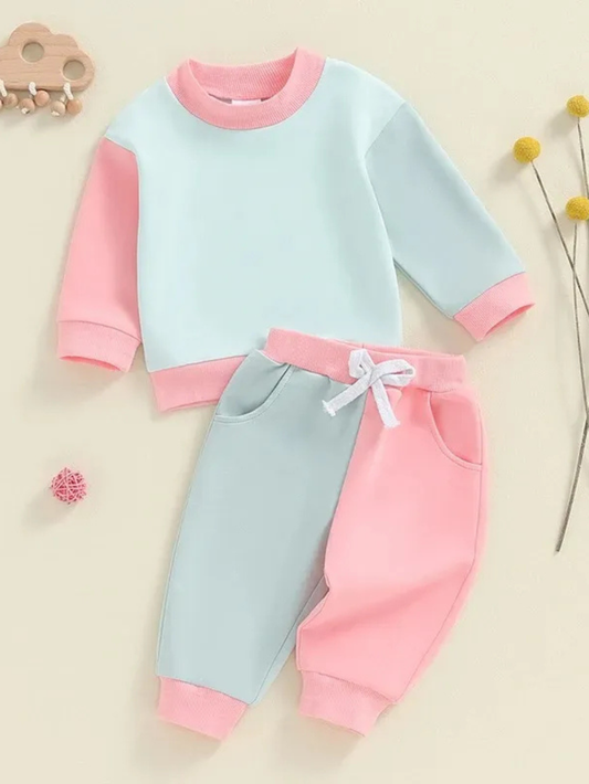 ミント×ピンクのカラーブロック長袖トップスとパンツのキッズセットアップ平置き
