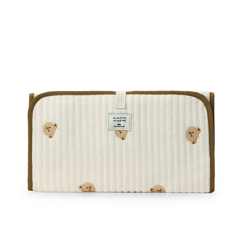 折りたたみ収納時の外観 ブラウンベア柄（おむつ替えポーチ・持ち運び）
