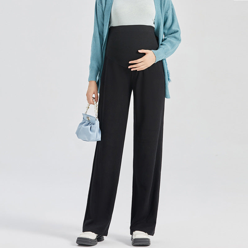 微伸縮で動きやすさを意識したマタニティワイドパンツの着用イメージ
