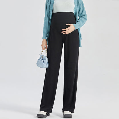 微伸縮で動きやすさを意識したマタニティワイドパンツの着用イメージ
