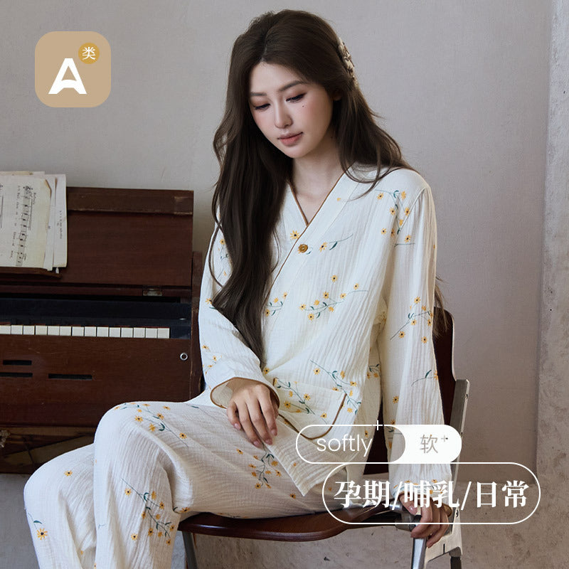 長袖トップスの袖まわりとゆったり感が分かる着用イメージ
