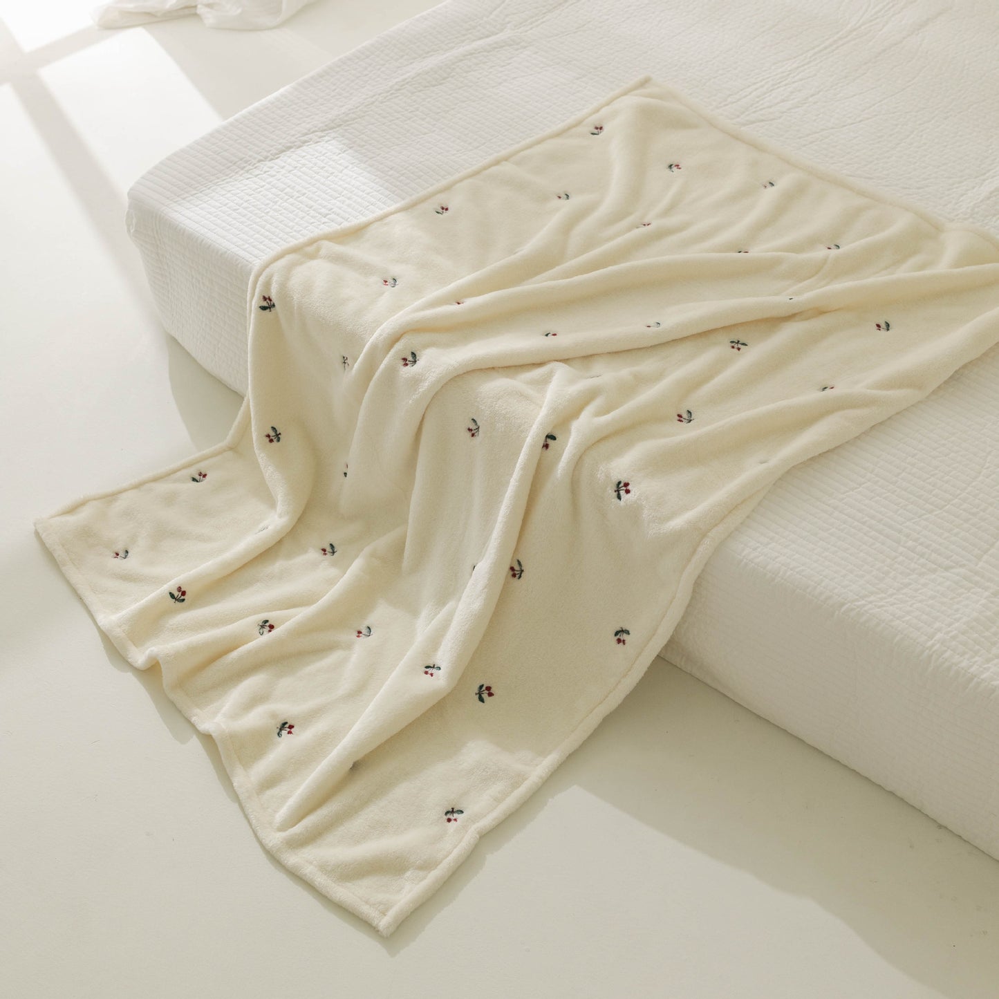 「ポリエステル フランネル ベビーブランケット 別角度のドレープ（ベビーブランケット）」
