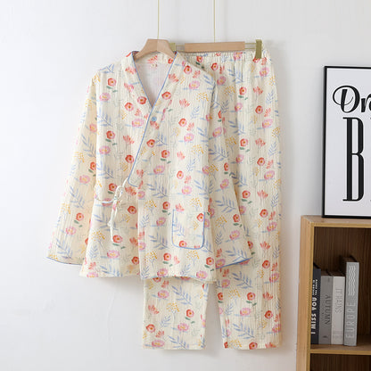 就寝時にも使いやすい薄手コットンガーゼパジャマのリラックスイメージ
