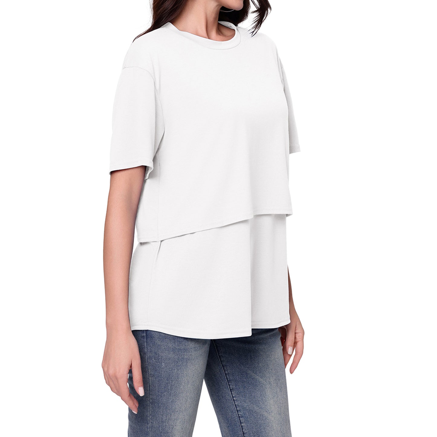 ゆったりシルエットの授乳対応マタニティ半袖Tシャツの全身着用イメージ
