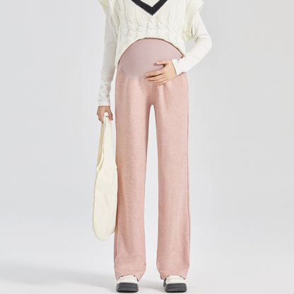 秋冬に取り入れやすい厚手マタニティワイドパンツのスタイリングイメージ
