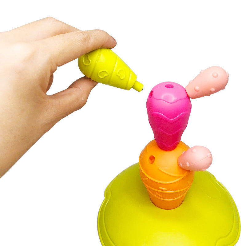 枝パーツを付け替えて遊ぶ磁石サボテンブロックの手元クローズアップ
