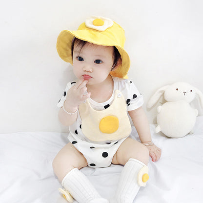 ふんわり軽やかで夏も快適 赤ちゃん三角ロンパース たまごモチーフ水玉デザイン コットン混 紐付きハットセット 66〜90cm