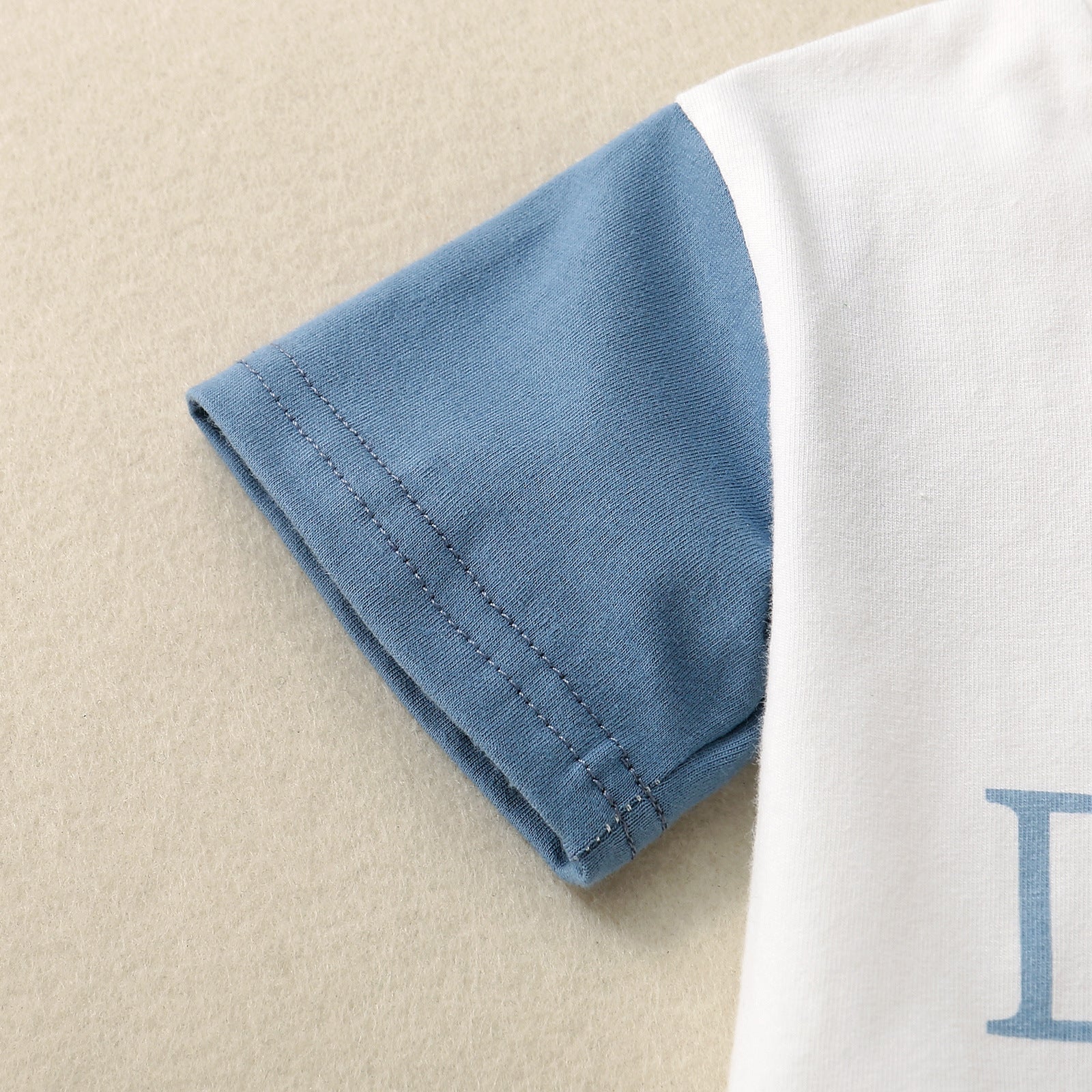 半袖Tシャツの配色スリーブ切り替えディテール
