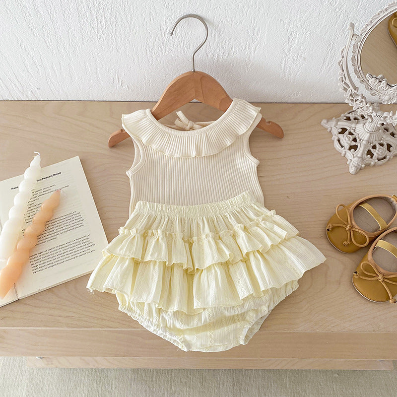 ベージュフリル襟バックレストップス前面

