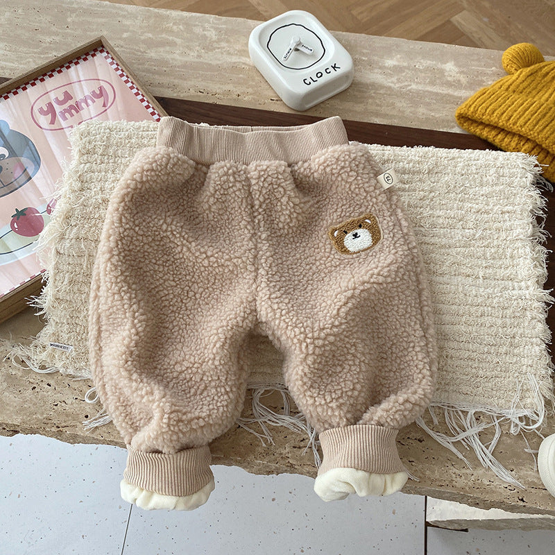 保育園や公園遊びに使いやすいふんわりクマデザインパンツ
