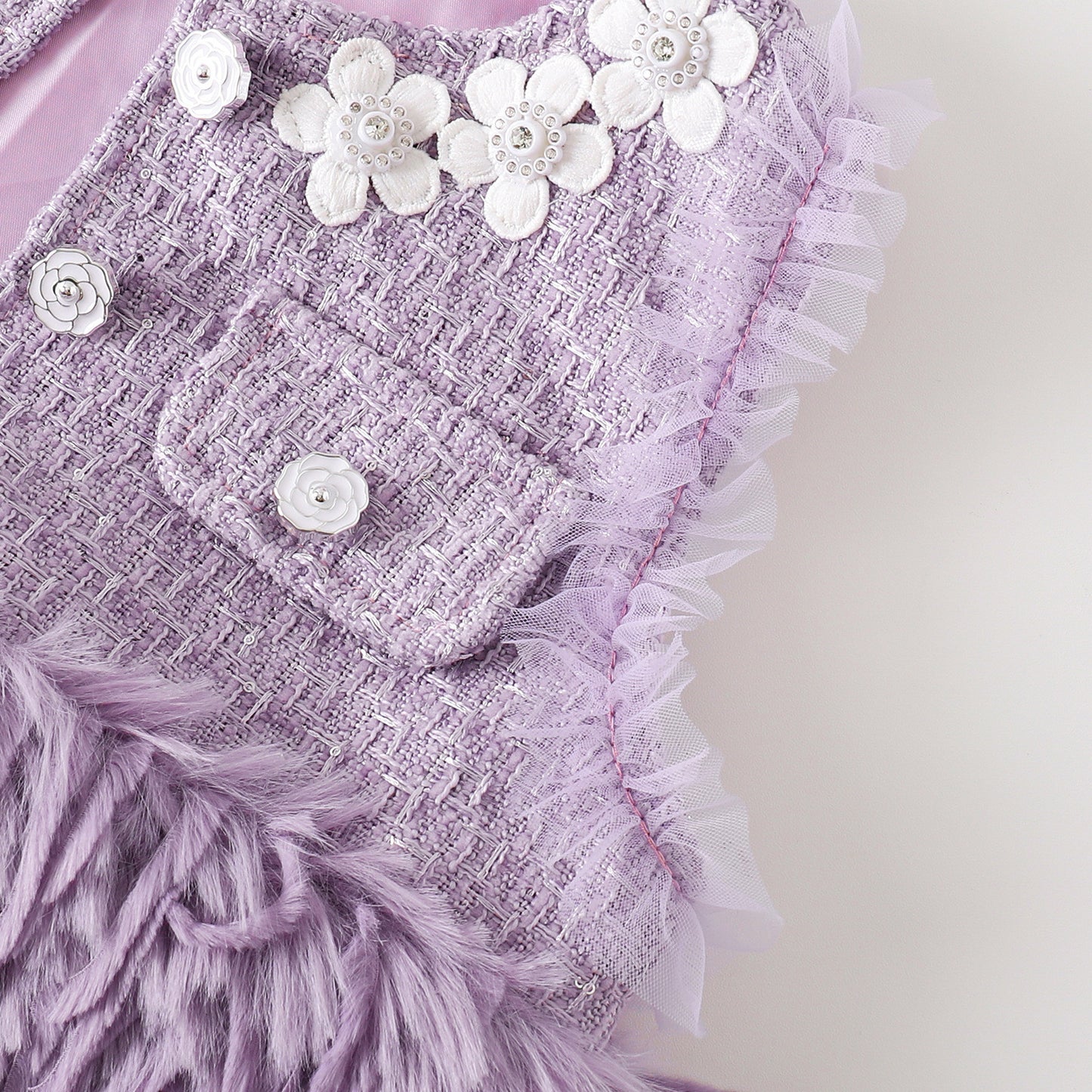 長袖ニットトップスとフリンジスカートを並べた商品写真
