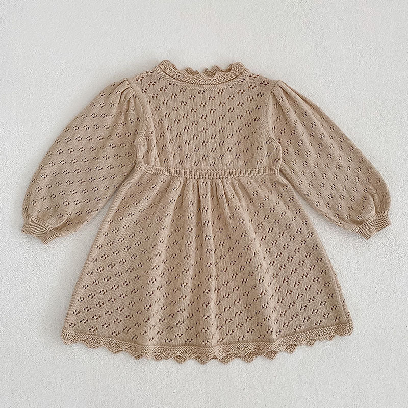 柔らかな綿素材のベビーロンパース
