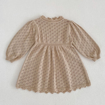 柔らかな綿素材のベビーロンパース
