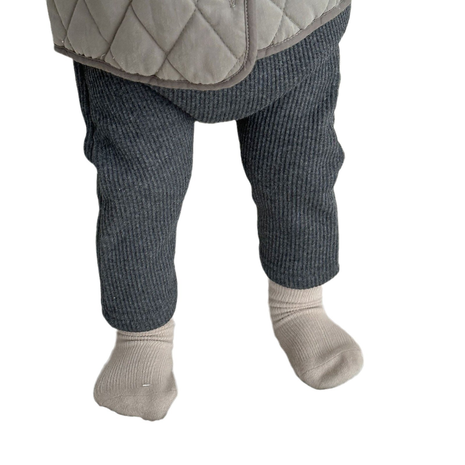 前をとめた状態のベビー長袖キルティングジャケットを正面から撮影した商品画像
