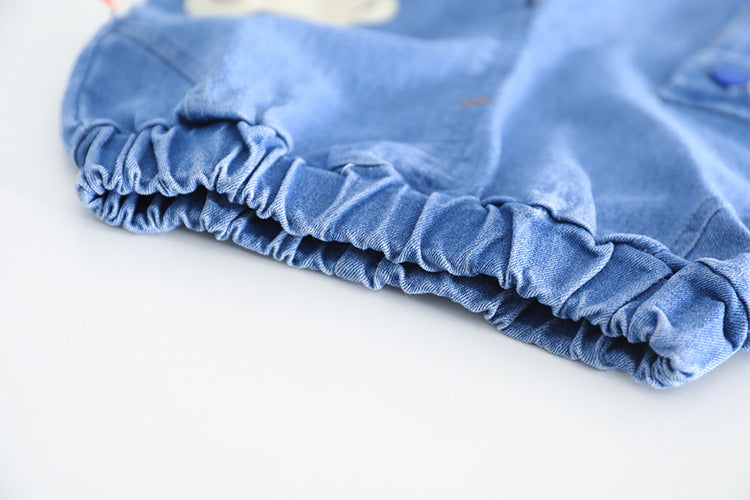 ウエスト全体にゴムが入ったキッズ用デニムパンツのブルーウエストバンドディテール
