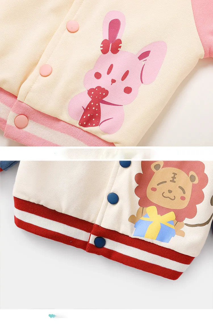 前開きボタンとうさぎモチーフのディテールがわかるキッズジャケット（ピンク）
