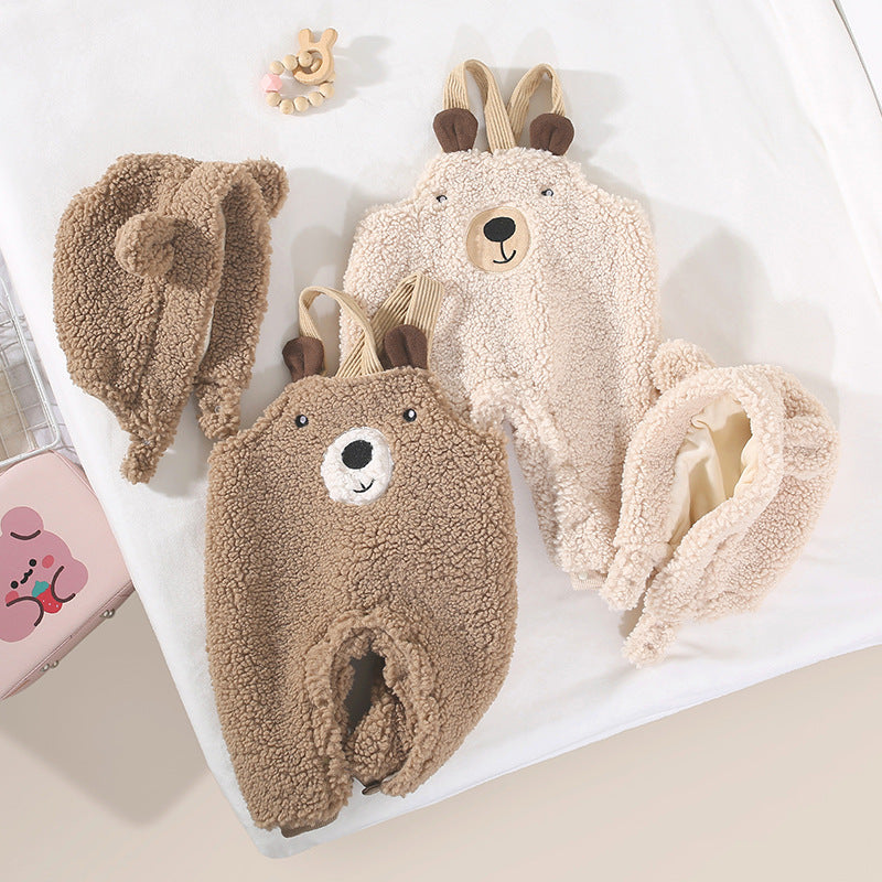 くまの表情がデザインされたフロント部分のクローズアップ
