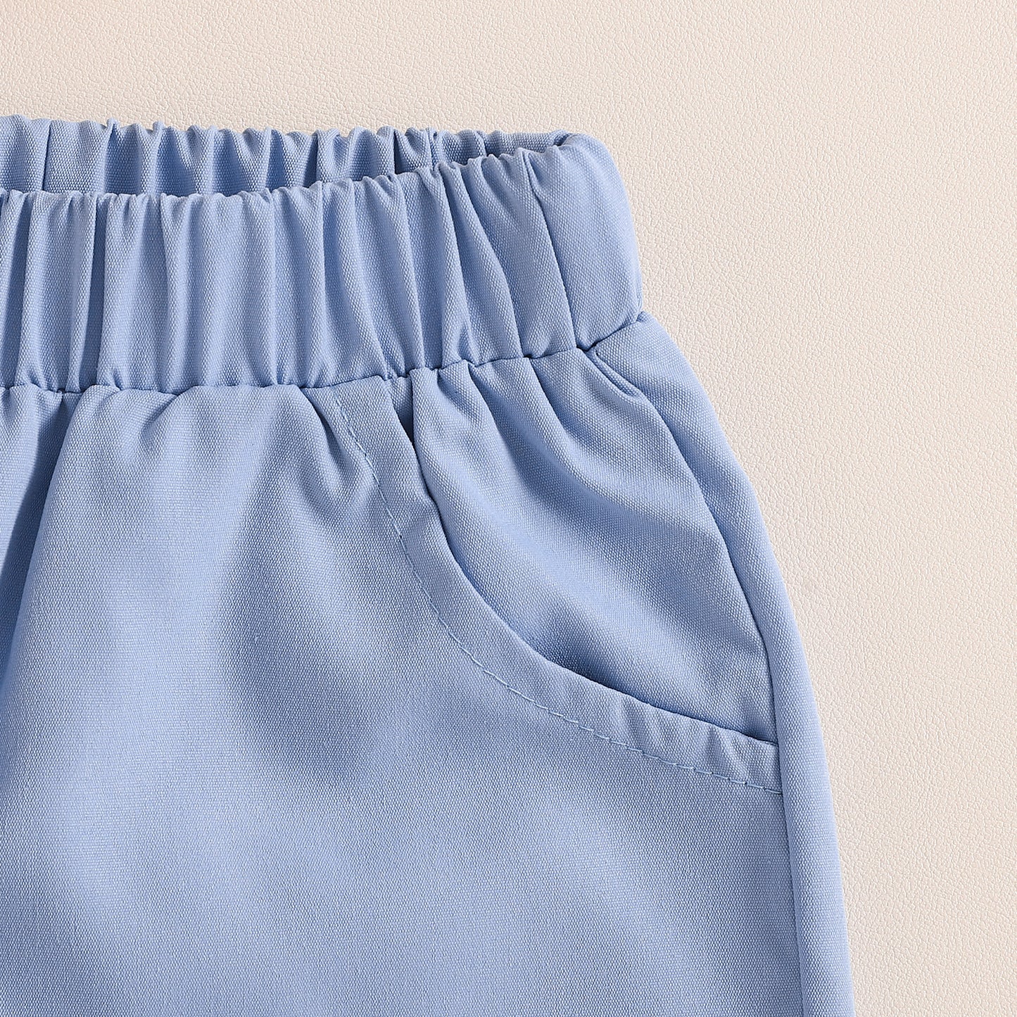 きちんと見えで夏のおしゃれが決まる 男の子ジェントルマン風半袖シャツ＆ショートパンツセット ポップ総柄プリント 蝶ネクタイ付き コットン 6〜12ヶ月〜4〜5歳