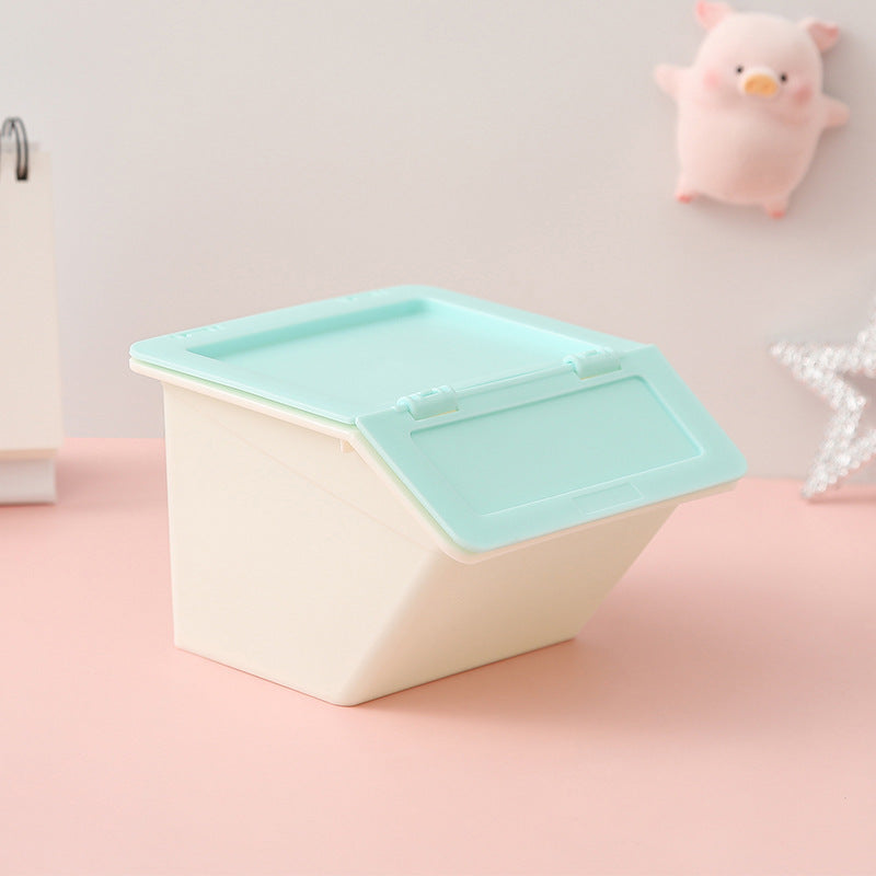 アクセサリーや文房具を整理できるプラスチック収納
