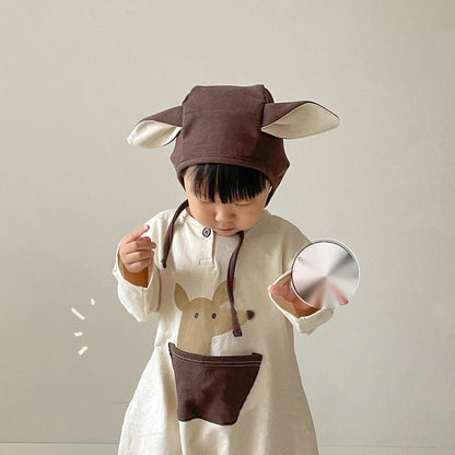 袖口と裾のディテールがわかる長袖カバーオールのクローズアップ
