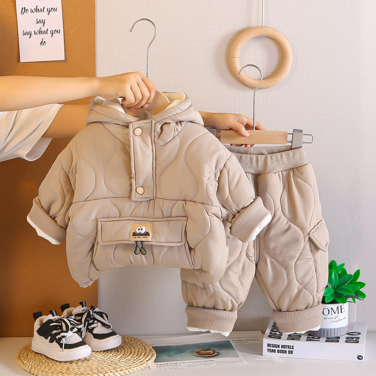 ライトカーキの冬用アウターセット全体写真
