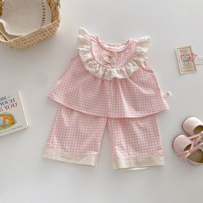 やさしいギンガムチェックとレース襟が上品に映える 女の子ノースリーブセットアップ リボン付きドールトップス＋ワイドパンツ コットン チェリーピンク 1〜6歳
