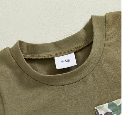 すっきりカモフラでこなれ見えする 男の子ベビー上下セット 半袖トップス＆ショートパンツ フェイクポケットプリント ポリエステル 0〜6ヶ月〜2〜3歳