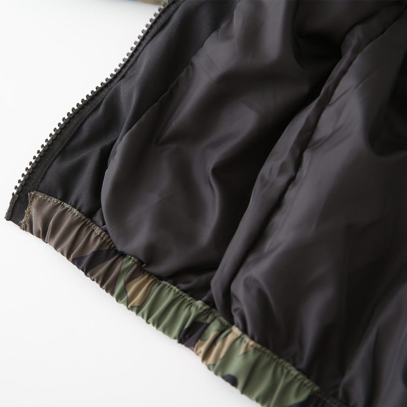 軽やかに羽織れて春秋に活躍する 男の子フード付きジャケット 迷彩バイカラーデザイン ポリエステル裏地 90〜130cm