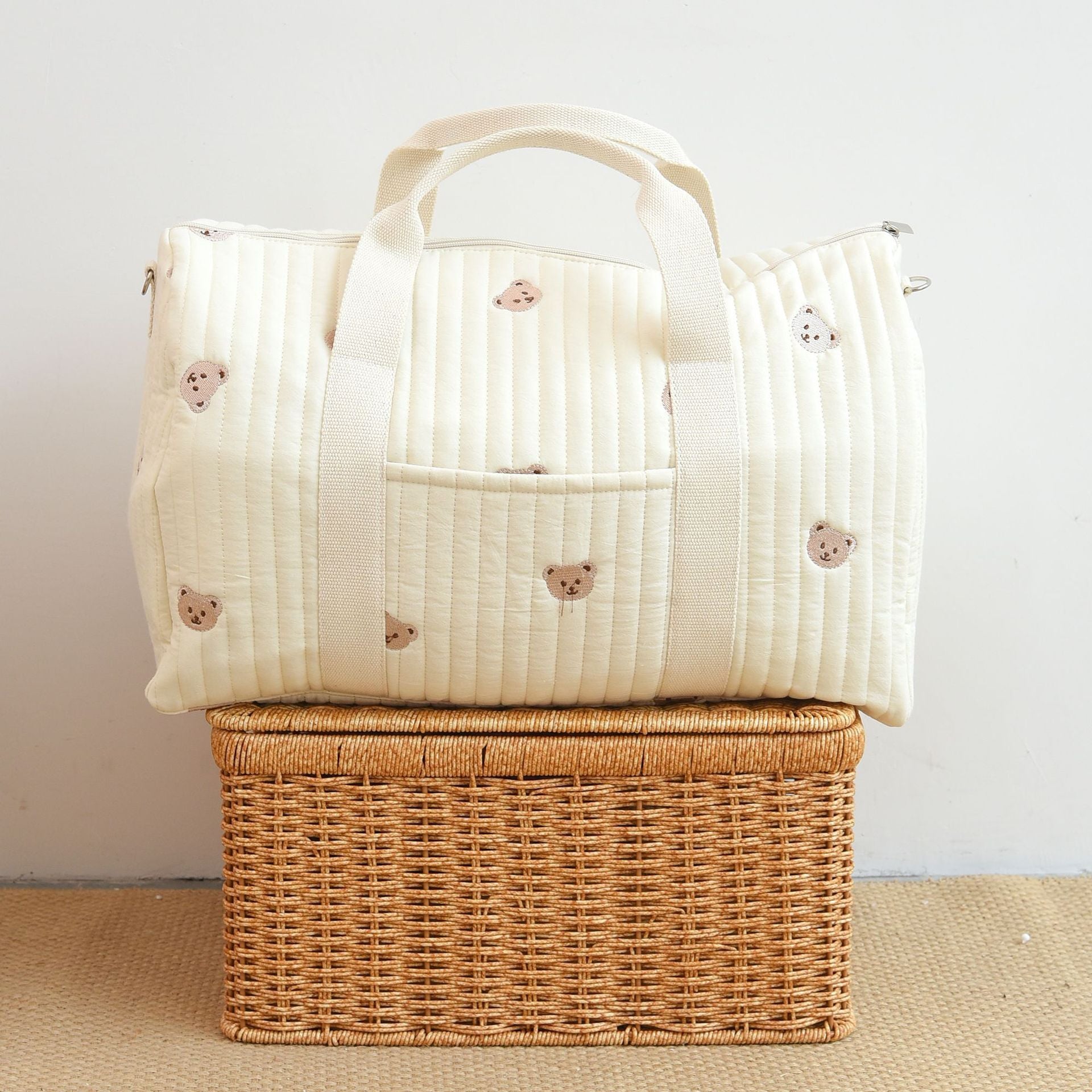 タイガーヘッドデザインのママバッグ
