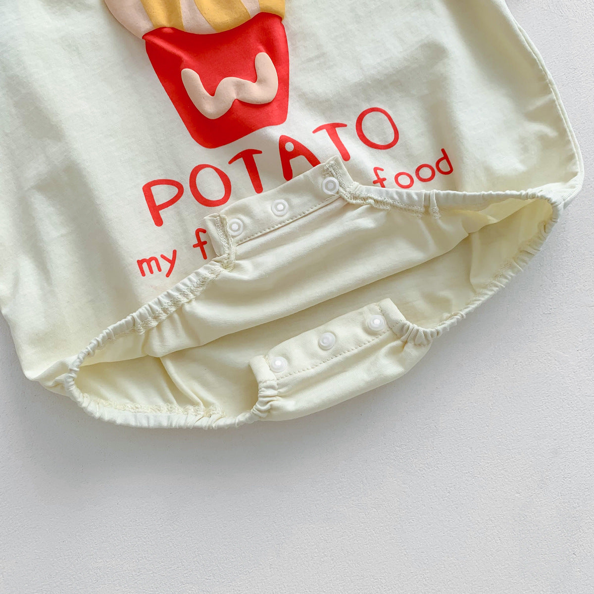 軽やかな布素材の質感が分かる拡大ショット
