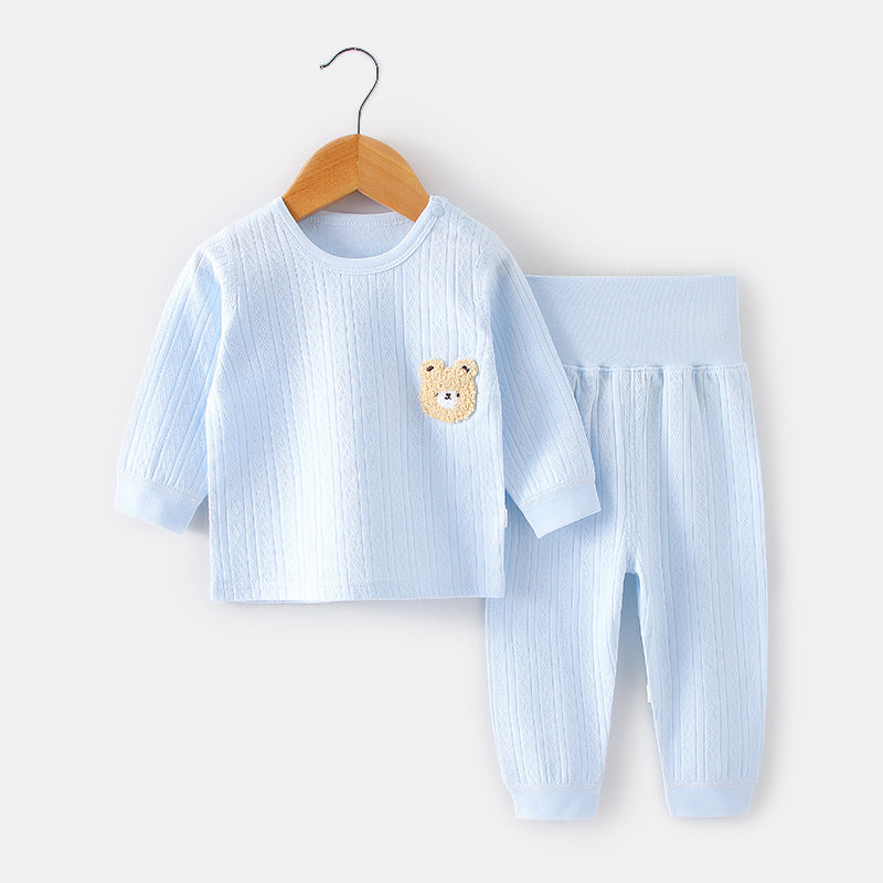 長袖トップスの形とサイズ感が分かるベビーインナートップスの画像
