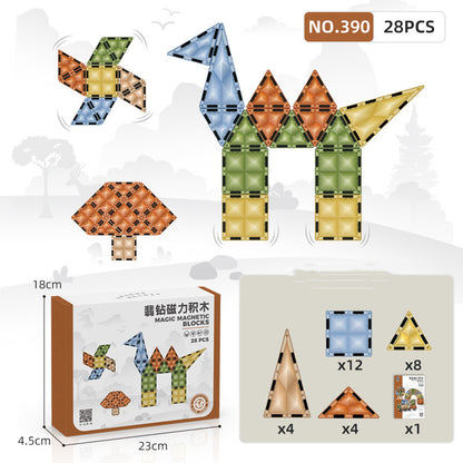 木目調の台座に乗せた多面体マグネットブロックオブジェのクローズアップ
