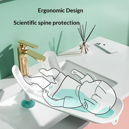 ベビーシルエットのイラストを重ねて、S字カーブで背骨を支えるエルゴノミクス設計を説明しているおしり洗いサポートチェアの図解画像（背骨サポートデザイン）
