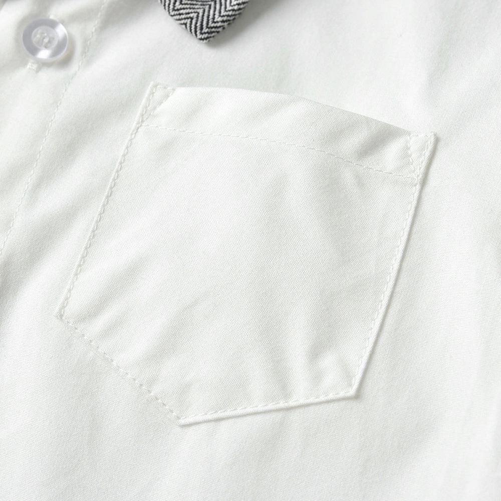 グレーのシャツベストパンツハットセット
