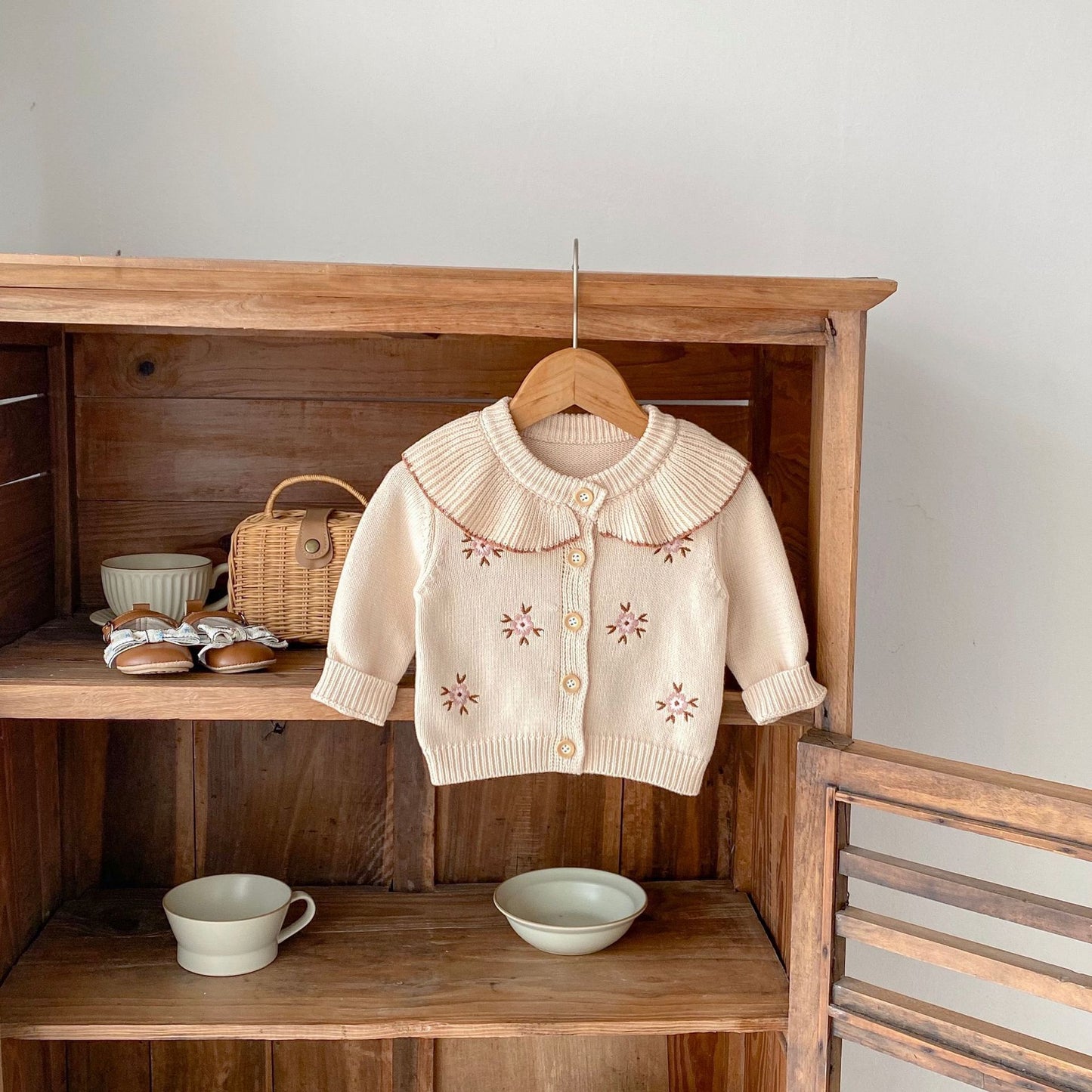 丸襟デザインのかわいいベビーカーディガン ストーンパウダーカラー
