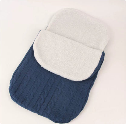 ネイビーの封筒型フットマフ 38×68cm（ベビーカー防寒カバー）
