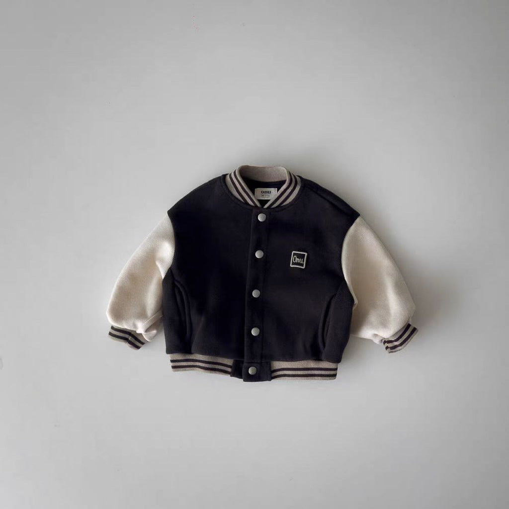 ブラウンボディにアイボリー袖を合わせたキッズベースボールジャケット前面
