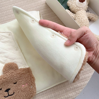 前を開けた状態のカートゥーンフリースベスト シングルボタン仕様が見えるキッズアウター画像
